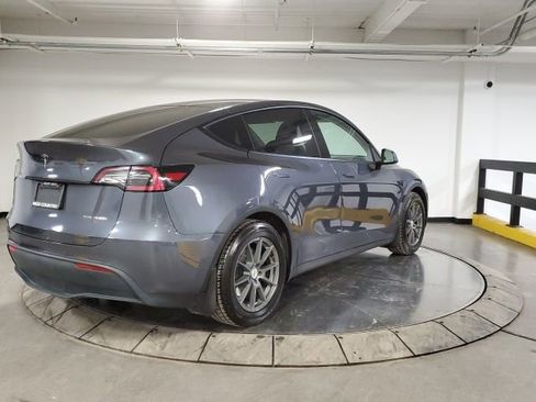 Used 2020 Tesla Model Y Long Range image 9