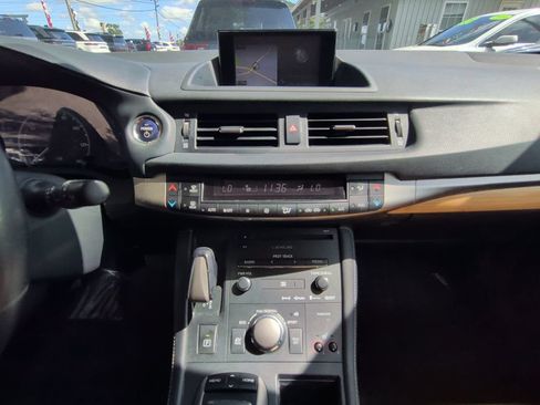 Used 2014 Lexus CT 200h FWD image 17