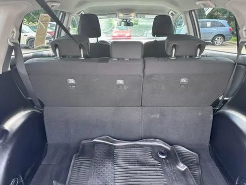 Used 2018 Toyota RAV4 LE FWD image 17