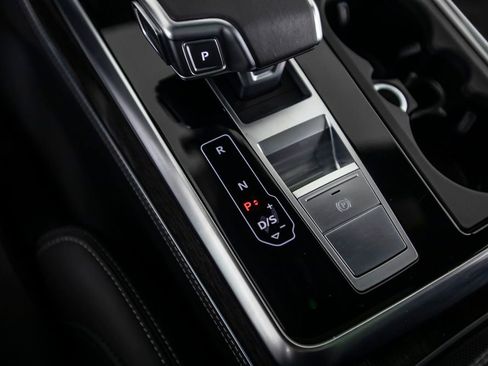 Used 2025 Audi Q8 Prestige image 33