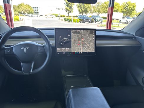 Used 2022 Tesla Model Y Long Range AWD/4WD image 27