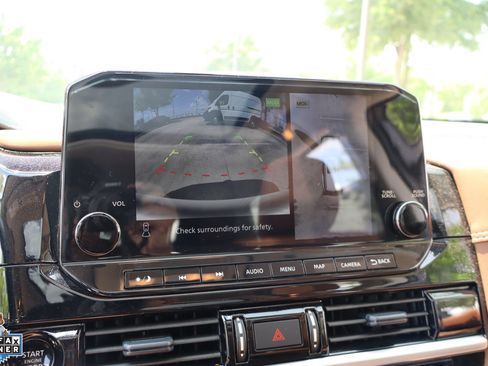 Used 2025 Nissan Pathfinder Platinum FWD image 22
