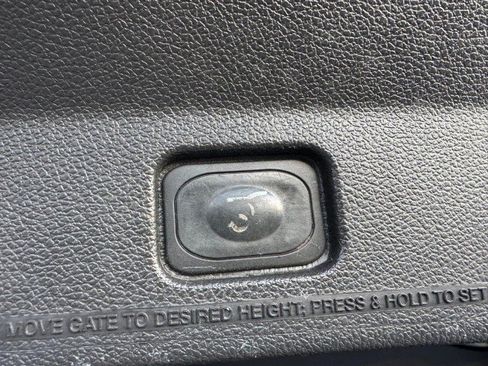 Used 2013 Ford Explorer XLT image 24