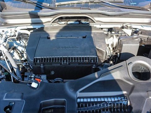 New 2025 Honda Pilot Touring image 18