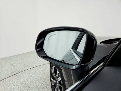 Certified 2023 Volvo XC60 B5 Plus w/ Climate Package image 19