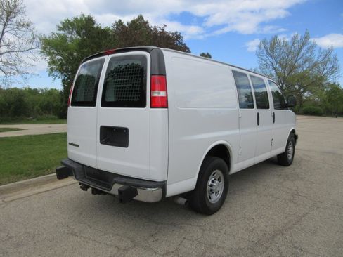Used 2019 Chevrolet Express 2500 w/ Driver Convenience Package RWD image 9