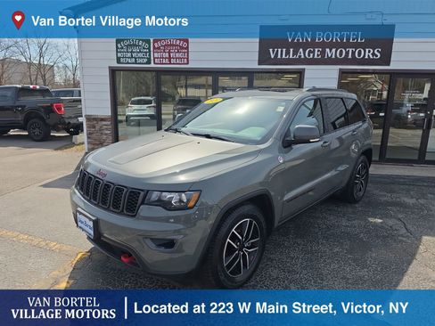 Used 2021 Jeep Grand Cherokee Trailhawk AWD/4WD image 1