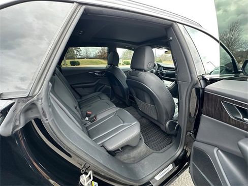 Used 2021 Audi Q8 Premium Plus w/ Premium Plus Package image 17