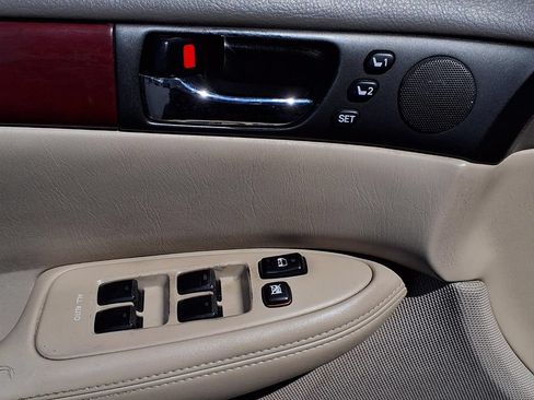 Used 2004 Lexus ES 330 FWD image 17