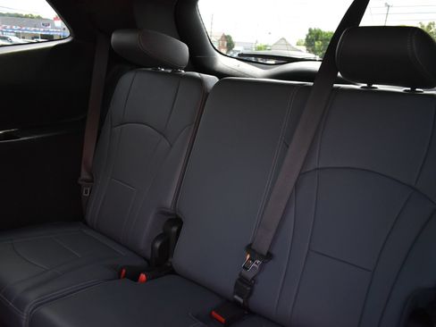 Used 2023 Buick Enclave Essence w/ LPO, Touring Package FWD image 18