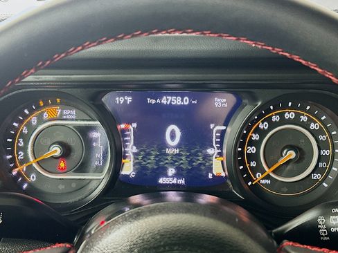 Used 2024 Jeep Wrangler Rubicon image 12