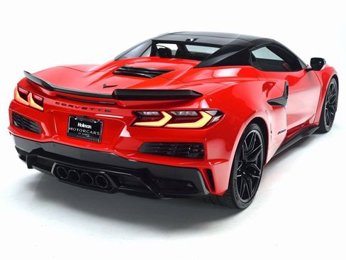 Used 2025 Chevrolet Corvette Z06 RWD image 8
