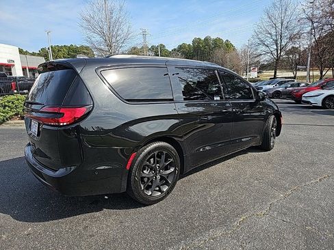 Used 2023 Chrysler Pacifica Touring-L w/ S Appearance Package image 5