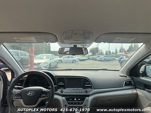 Used 2017 Hyundai Elantra SE FWD image 11