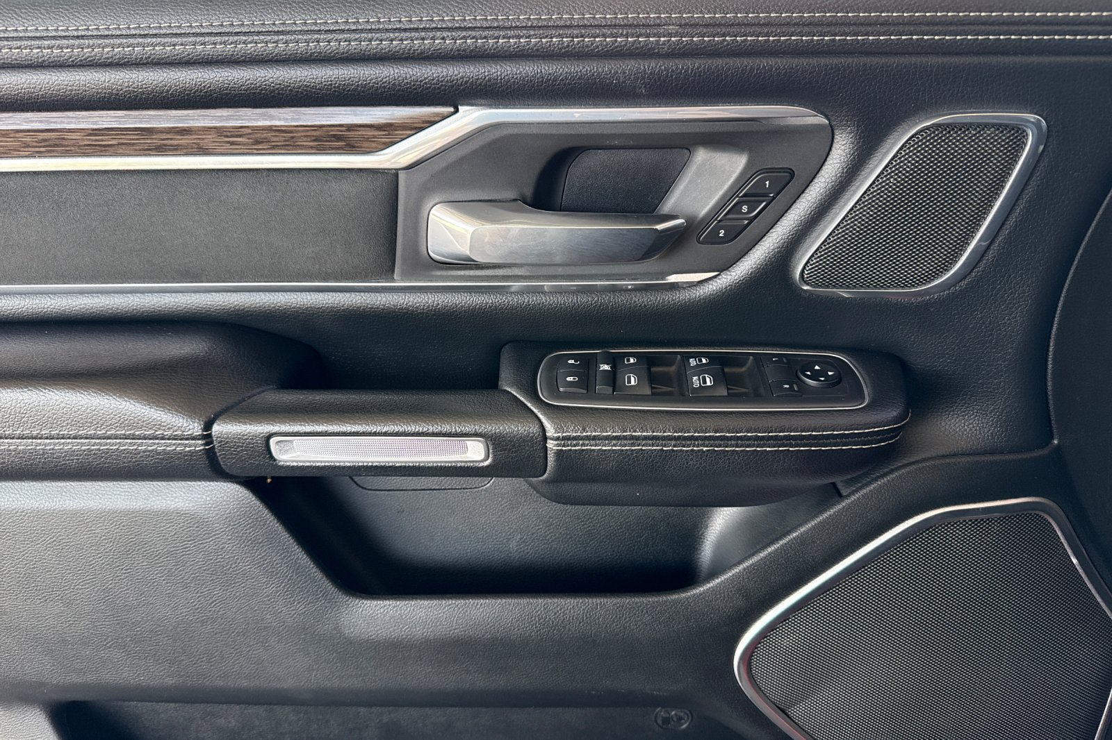 Used 2019 RAM 1500 Laramie RWD image 17
