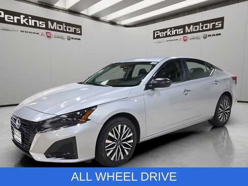Used 2024 Nissan Altima 2.5 SV AWD/4WD image 1