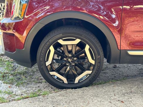 Used 2023 Kia Telluride EX w/ EX Captain's Chair Package image 10