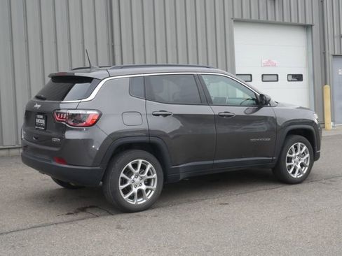 Used 2023 Jeep Compass Latitude AWD/4WD image 10