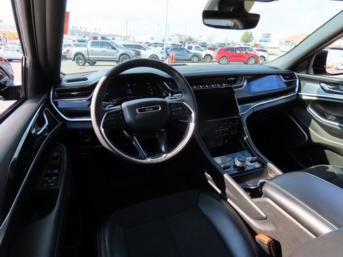 Used 2024 Jeep Grand Cherokee Trailhawk image 19