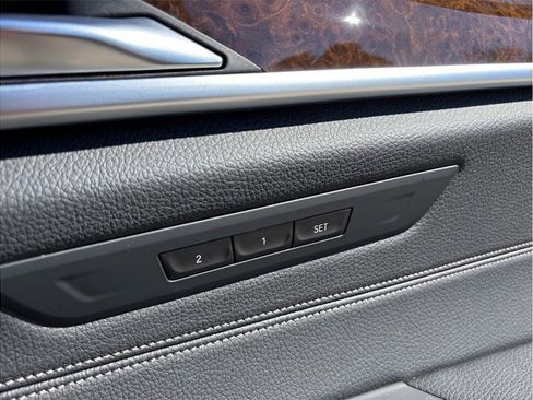 Used 2020 BMW M550i xDrive w/ Executive Package image 54