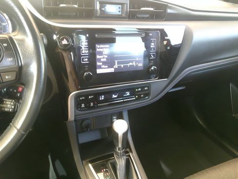 Used 2017 Toyota Corolla SE image 18