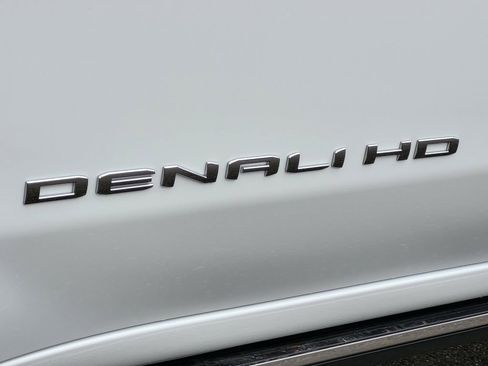 New 2025 GMC Sierra 2500 Denali w/ Denali Reserve Package image 15