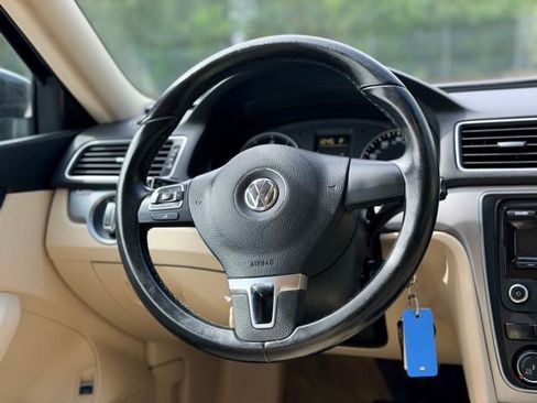 Used 2014 Volkswagen Passat 1.8T Wolfsburg Edition FWD image 17