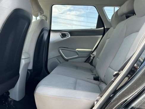 Used 2025 Kia Soul LX FWD image 20