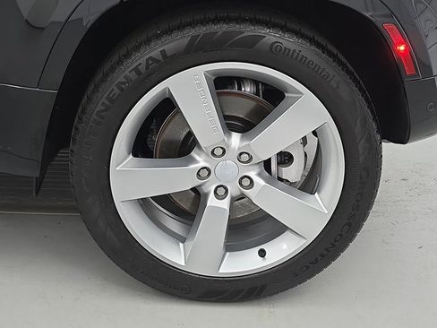 Certified 2024 Land Rover Defender 110 X-Dynamic SE image 33