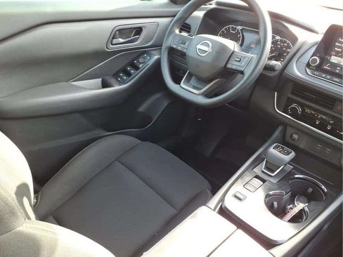 Used 2025 Nissan Rogue S FWD image 10