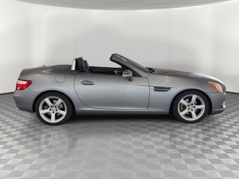 Used 2015 Mercedes-Benz SLK 250 image 8
