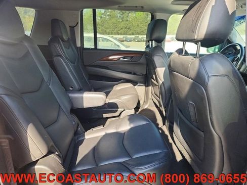 Used 2020 Cadillac Escalade ESV Luxury AWD/4WD image 11