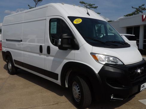 Used 2025 RAM ProMaster 2500 w/ Convenience Group FWD image 1