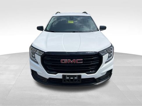 Used 2023 GMC Terrain SLE w/ Driver Convenience Package FWD image 3