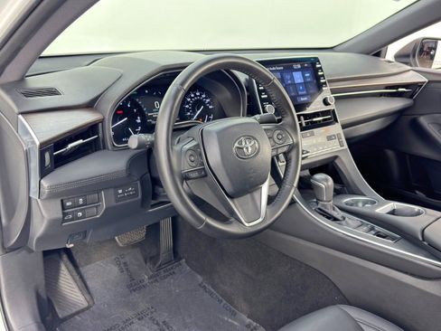 Used 2019 Toyota Avalon XLE w/ Moonroof Package image 13