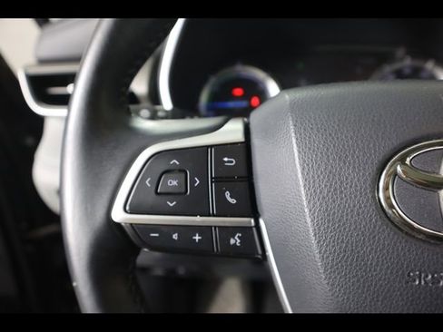 Used 2022 Toyota Highlander XLE AWD/4WD image 21