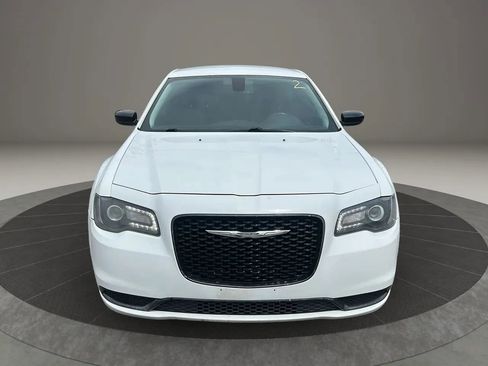 Used 2019 Chrysler 300 Touring w/ Sport Appearance Package RWD image 8