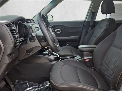 Used 2015 Kia Soul + FWD image 16