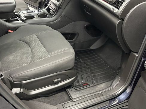 Used 2015 GMC Acadia SLE image 31