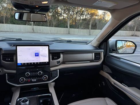 Used 2024 Ford Expedition Max Limited image 28