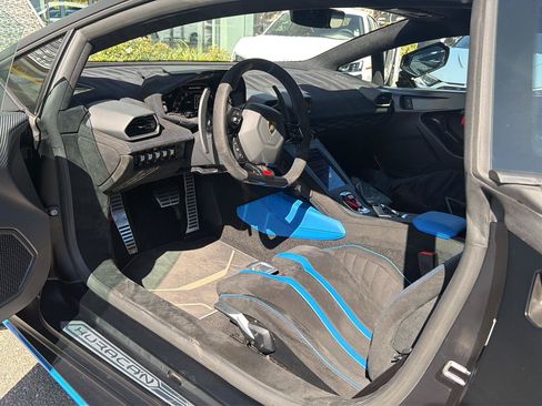 Used 2024 Lamborghini Huracan STO RWD image 10