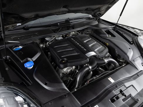 Used 2017 Porsche Cayenne S image 44