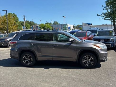 Used 2016 Toyota Highlander XLE AWD/4WD image 10