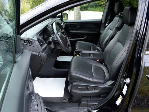 Used 2023 Honda Odyssey Sport image 13