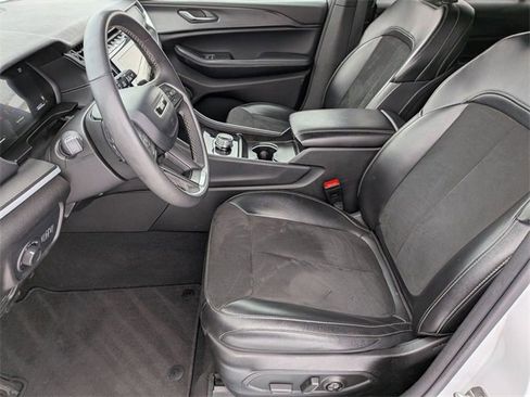 Certified 2024 Jeep Grand Cherokee L Laredo image 12