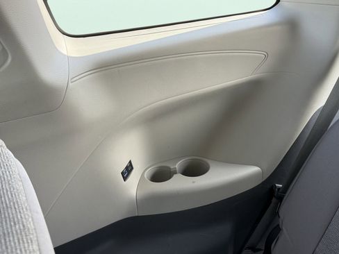 Used 2024 Toyota Sienna LE image 69