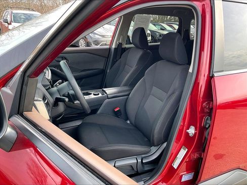 Used 2023 Nissan Rogue S image 9