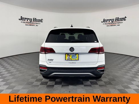 Used 2023 Volkswagen Taos SE image 8