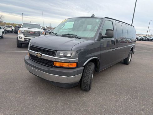 Used 2017 Chevrolet Express 3500 LT w/ LT Preferred Equipment Group RWD image 3