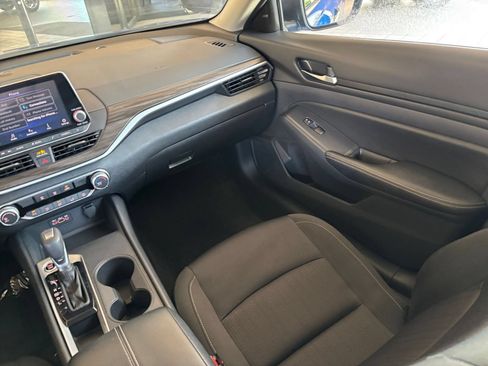 Used 2025 Nissan Altima 2.5 SV FWD image 29